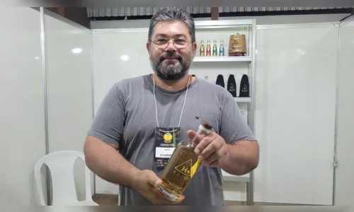 
						
							Cachaça com “aroma” de cannabis chama atenção em festival no PR
						
						