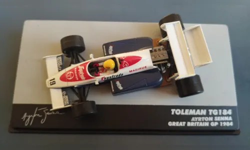 
						
							Fã de Ayrton Senna, apucaranense coleciona grande acervo do piloto
						
						