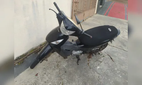 
						
							Fios soltos em rua de Apucarana causam acidente com motocicleta
						
						