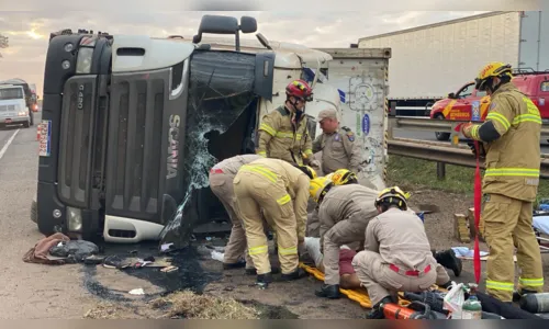 
						
							Caminhoneiro fica gravemente ferido em tombamento no Contorno Sul
						
						