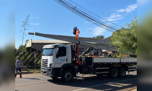 
						
							Veja como ficou veículo que colidiu contra poste em Apucarana
						
						