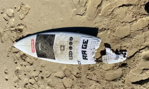 
						
							Perna de surfista surge na praia após ataque de tubarão na Austrália
						
						
