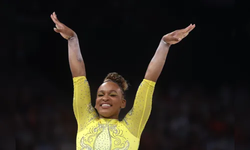 
						
							É prata! Rebeca faz história, mas não consegue superar Biles
						
						