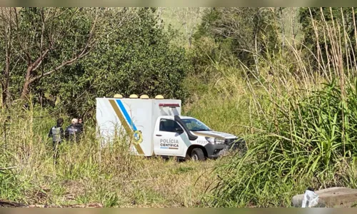 
						
							Homem encontrado morto estava com pés e mãos amarrados, diz delegado
						
						