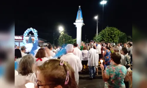 
						
							Inauguração de monumento em igreja de Apucarana reúne multidão; veja
						
						