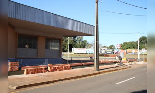 
						
							Instalação do Sacolão Municipal de Arapongas é iniciada
						
						