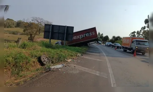 
						
							Motorista de caminhonete que morreu em grave acidente é identificado
						
						