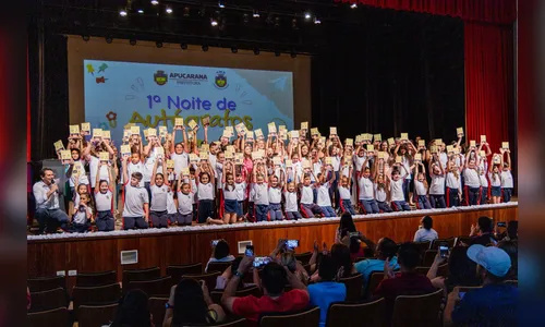 
						
							Estudantes apucaranenses publicam Coletânea de Poesias
						
						