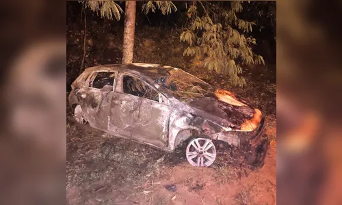 
						
							Carro capota e pega fogo na PR-092; motorista morreu carbonizado
						
						