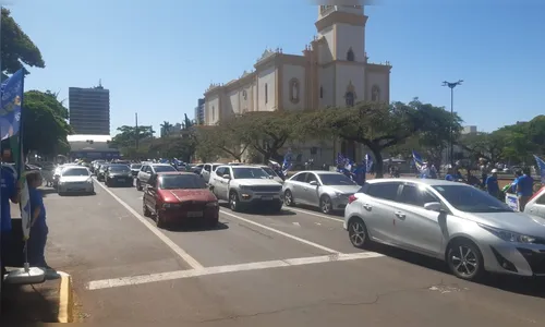 
						
							Apoiadores lotam centro de Apucarana uma semana antes de eleições
						
						