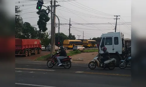 
						
							Carro é arrastado por trem após colisão no Residencial Fariz Gebrim
						
						