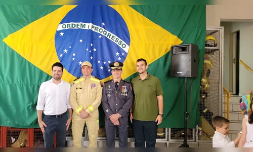 
						
							Corpo de Bombeiros de Apucarana recebe novo comandante; veja
						
						