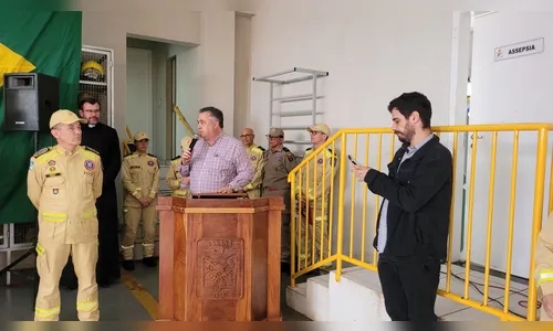 
						
							Corpo de Bombeiros de Apucarana recebe novo comandante; veja
						
						