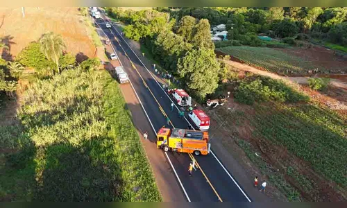 
						
							Mulher morre e quatro pessoas tem ferimentos graves em acidente no PR
						
						