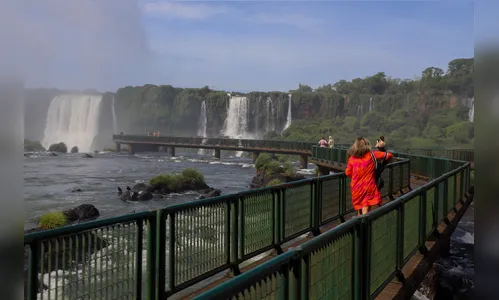 
						
							Foz do Iguaçu terá dezembro e janeiro de hotéis e comércio cheios
						
						