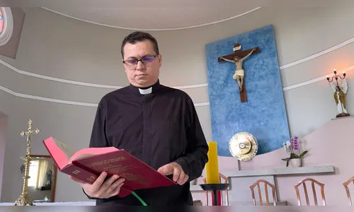 
						
							Padre da Diocese de Apucarana estuda para se tornar exorcista
						
						