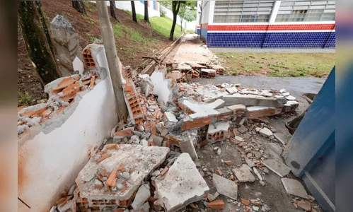 
						
							Prefeitura de Apucarana realiza limpeza em escolas após fortes chuvas
						
						