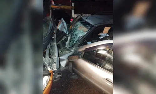 
						
							Motorista morre ao invadir contramão e bater de frente com ônibus
						
						