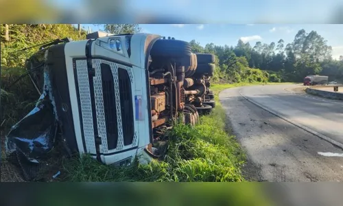 
						
							Acidentes simultâneos interditam a BR-376 em Mauá da Serra
						
						