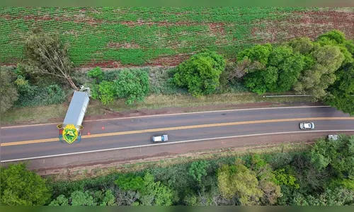 
						
							Caminhoneiro morre após bater veículo contra árvore no norte do PR
						
						