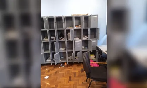 
						
							Crianças vandalizam escola no Paraná e deixam pedido de desculpas
						
						