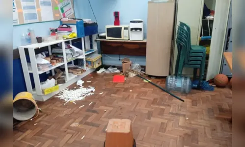 
						
							Crianças vandalizam escola no Paraná e deixam pedido de desculpas
						
						