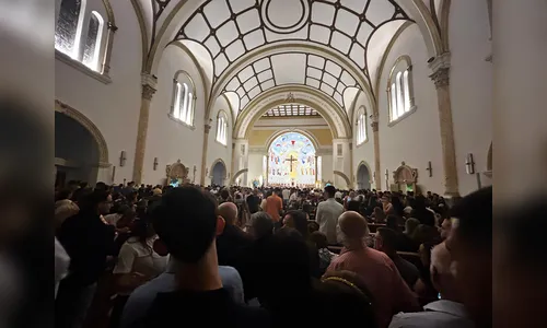 
						
							Fiéis prestigiam reinauguração da Catedral Basílica Menor de Apucarana
						
						