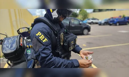 
						
							PRF prende motorista de caminhonete sob efeito de maconha na BR-376
						
						