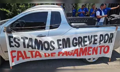  Trabalhadores de empresa de móveis fazem greve em Arapongas 