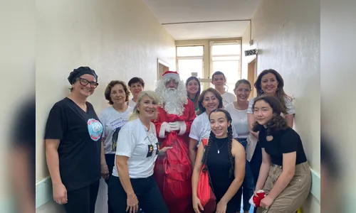 
						
							Voluntários atendem pacientes em ação natalina Hospital da Providência
						
						