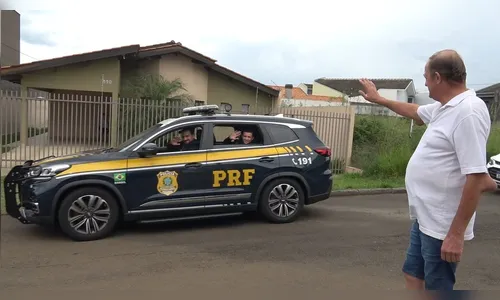 
						
							Caminhoneiro começa a infartar em rodovia e é salvo pela PRF no Paraná
						
						