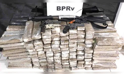 
						
							Polícia Rodoviária apreende grande carga de maconha e armas na PR-323
						
						