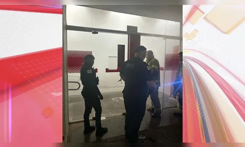 
						
							Sistema antifurto causa nuvem de fumaça em banco de Apucarana; vídeo
						
						