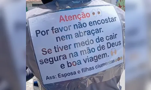 
						
							Motoboy viraliza com aviso da família: 