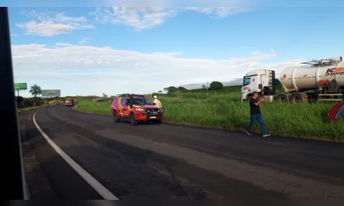 
						
							Capotamento de carro na BR-376 mobiliza Corpo de Bombeiros
						
						