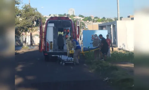 
						
							Trabalhador fica ferido após cair de andaime de 4 metros em Apucarana
						
						