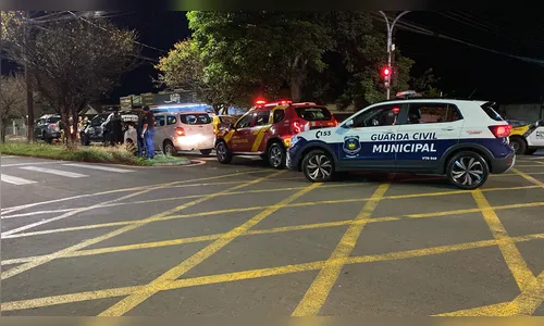 
						
							Operação AIFU fecha comércio, prende 2 e apreende drogas em Apucarana
						
						