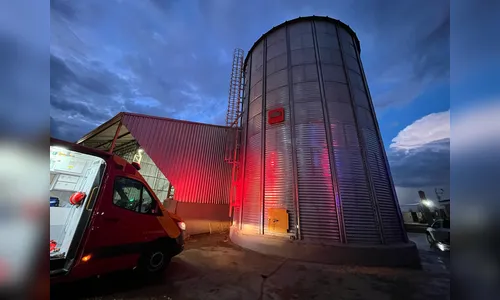 
						
							Apucarana: trabalhador é resgatado após ficar soterrado em silo
						
						