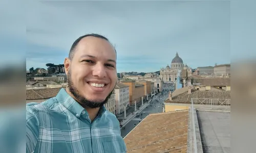 
						
							Apucaranense vê trabalho aumentar no Vaticano após morte do Papa
						
						