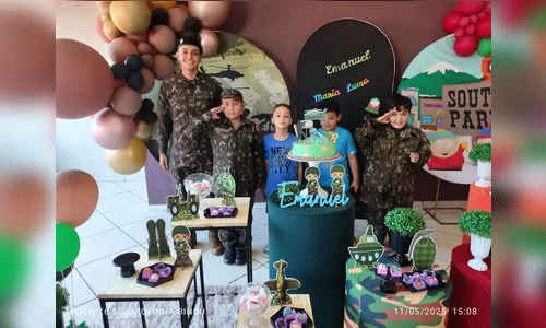 
							Menino de 8 anos fã do Exército realiza sonho em festa de aniversário
						
						