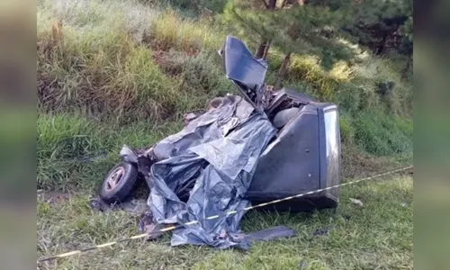 
							Quem são os jovens mortos em acidente que deixou carro destruído no PR
						
						