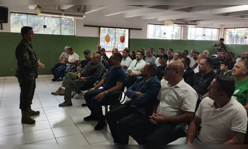 
						
							Veteranos relembram título da bola militar em encontro no 30º BIMec
						
						