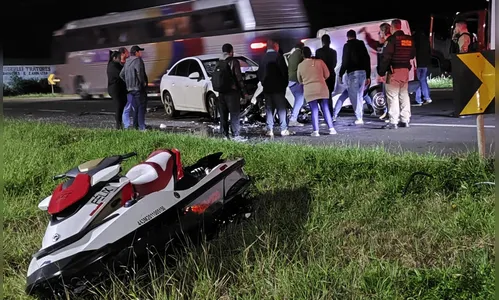 
							Batida frontal deixa vítima presa às ferragens na PR-444 em Arapongas
						
						