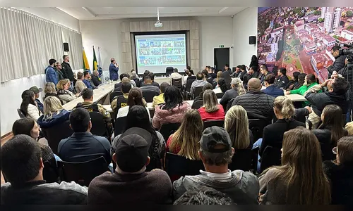 
							Carlos Gil faz balanço após 100 meses como prefeito de Ivaiporã
						
						