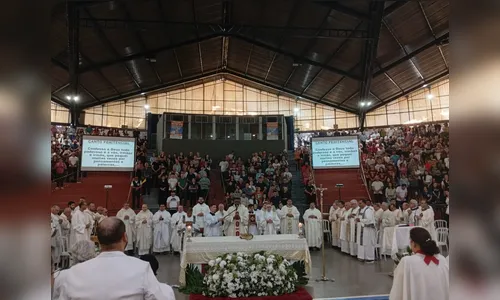 
							Fiéis participam da missa de Corpus Christi em Arapongas; veja
						
						