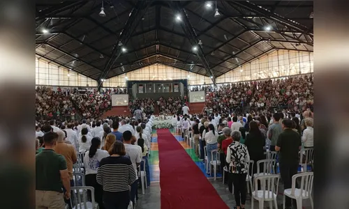 
							Fiéis participam da missa de Corpus Christi em Arapongas; veja
						
						