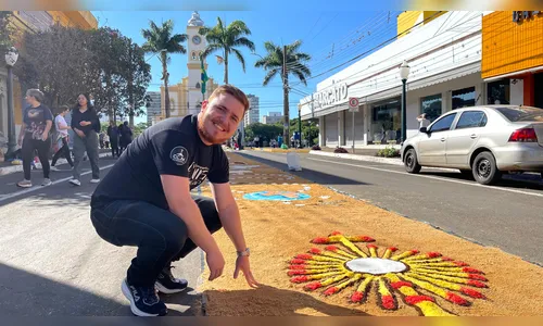 
							Fiéis celebram Corpus Christi com confecção de tapetes: veja fotos
						
						