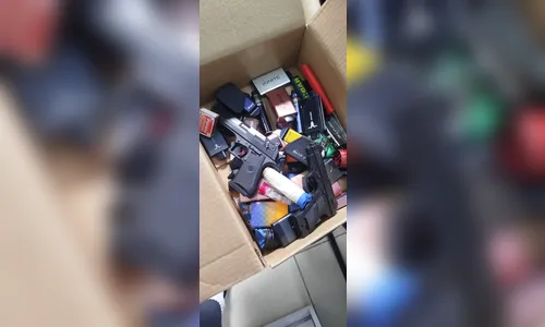 
							Mais de 500 cigarros eletrônicos são apreendidos em escolas da região
						
						