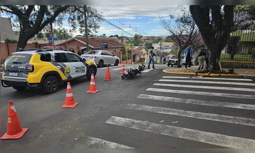
							Motociclista fica ferida em acidente no centro de Apucarana
						
						