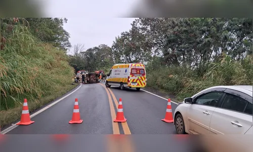 
							Policial fica ferido ao capotar viatura no Contorno Norte de Apucarana
						
						